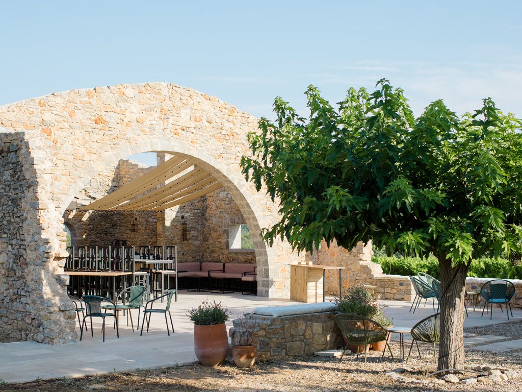 Une ruine pour organiser votre évènement en Provence
