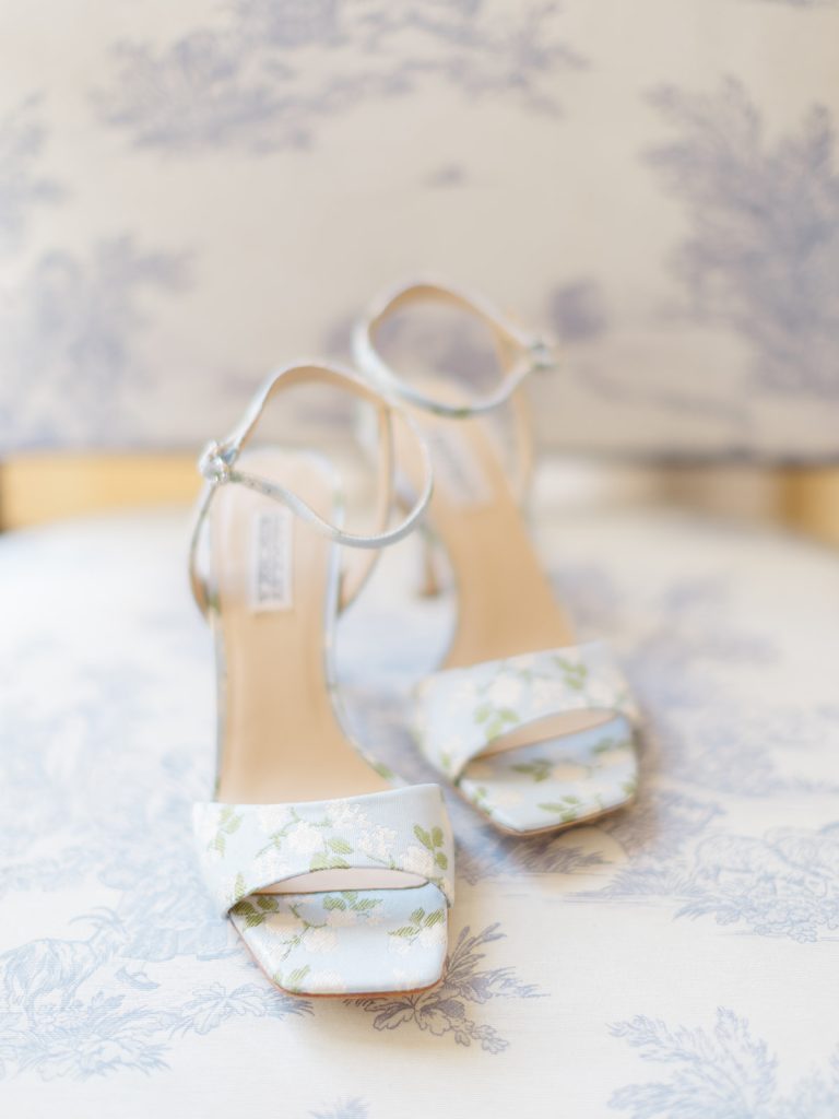 Imprimé floraux chaussure mariée