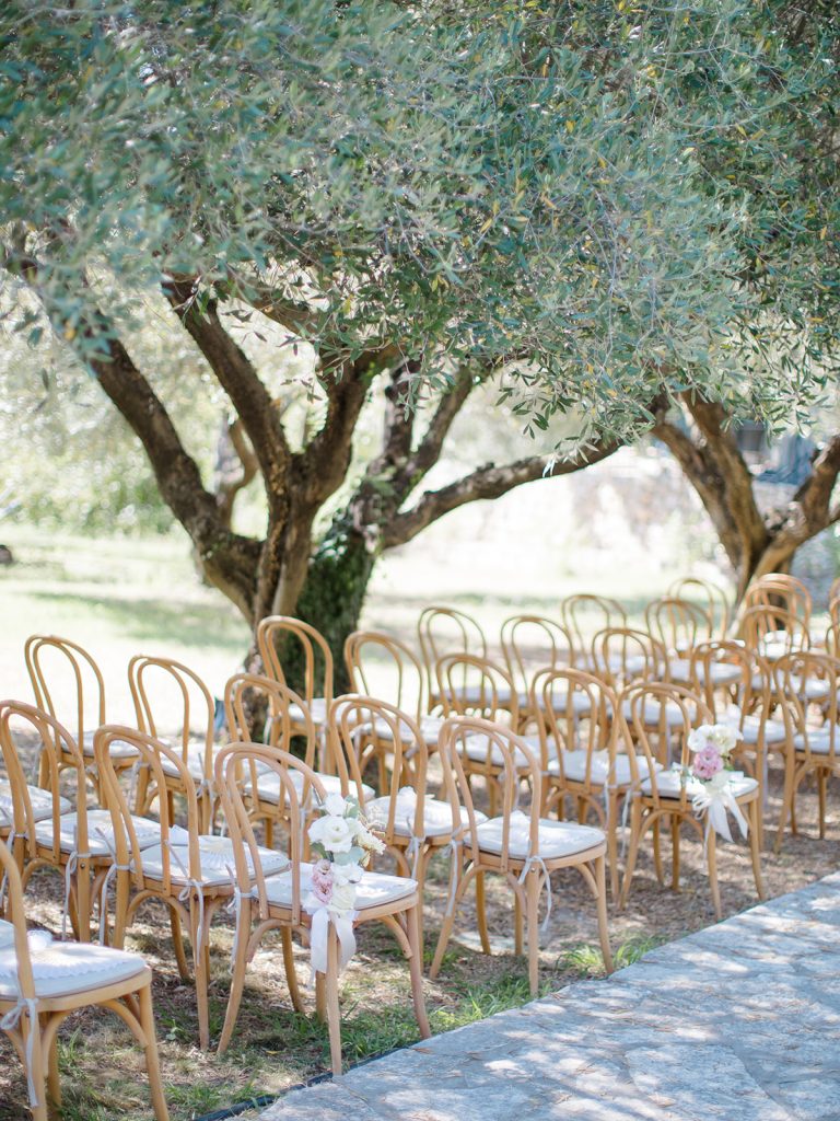Chaises mariage en Provence
