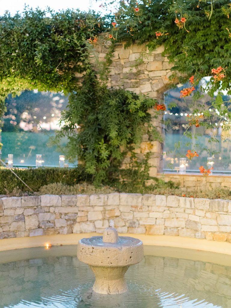Patiot avec fontaine pour mariage à la belle étoile