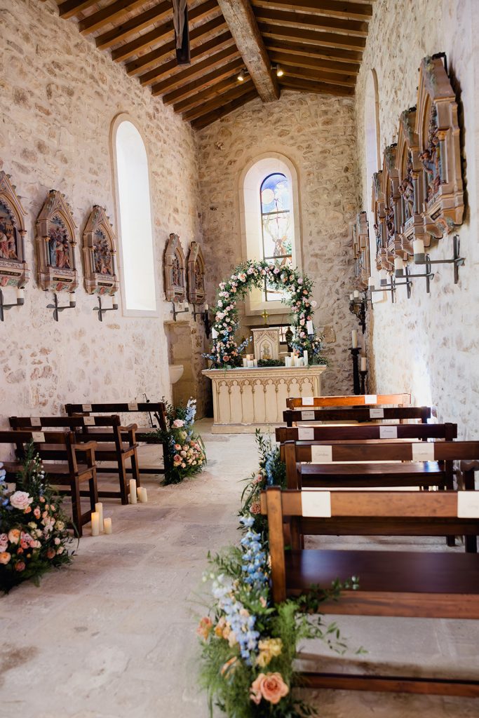 Decoration chapelle d'Estoublon