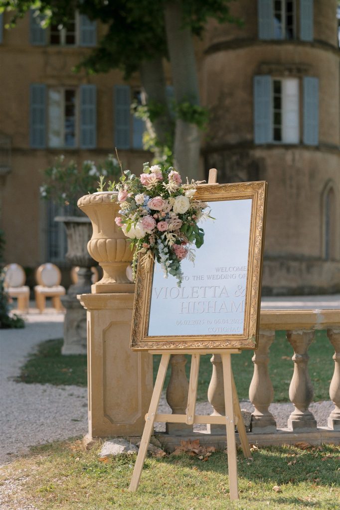 Panneau de bienvenue mariage sur miroir