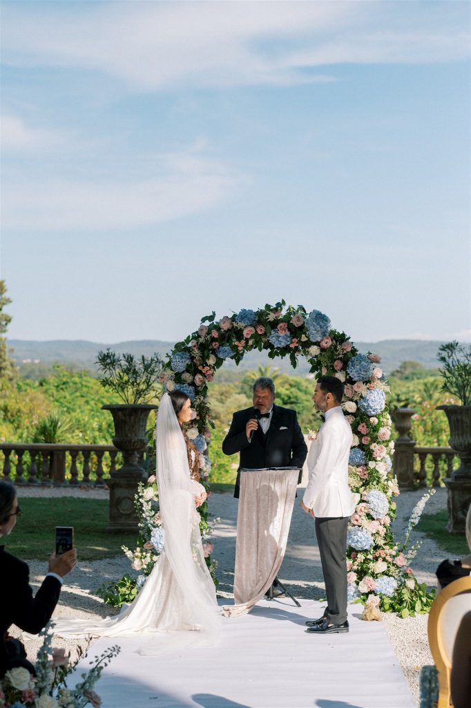 Arche de mariage fleurie