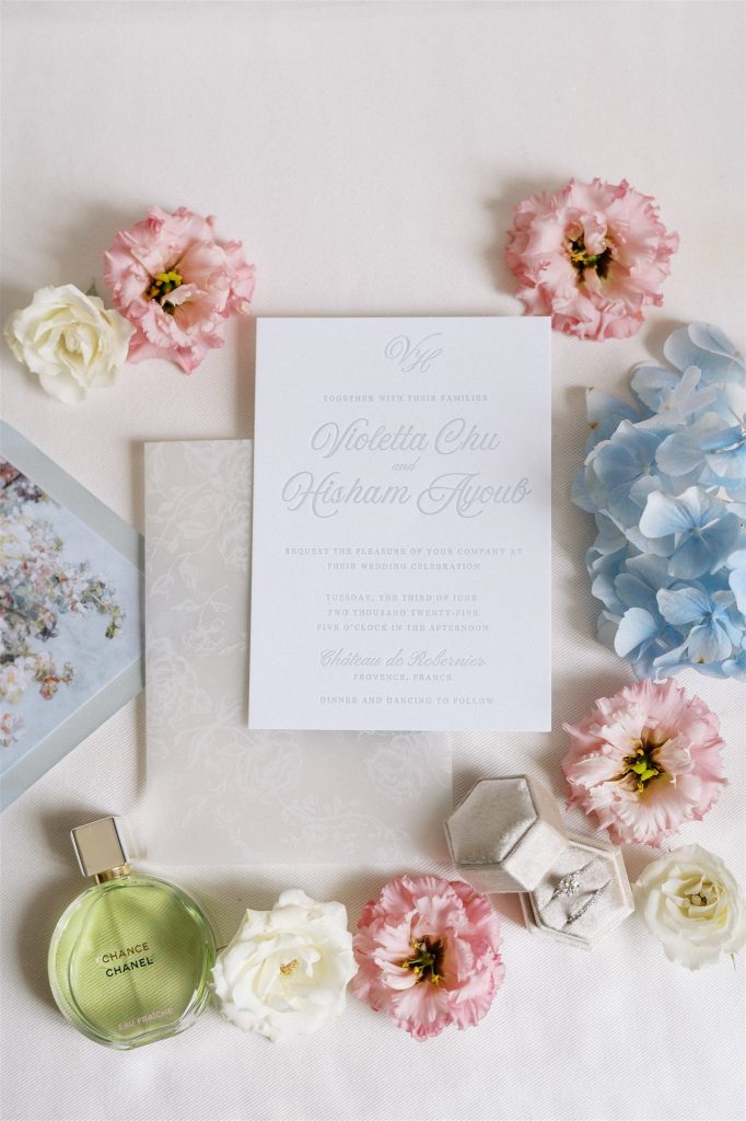 Flatlay mariage avec faire part
