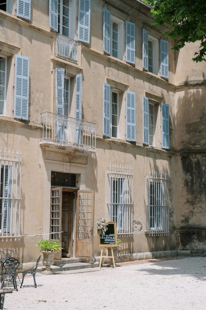 Château aux volets bleus