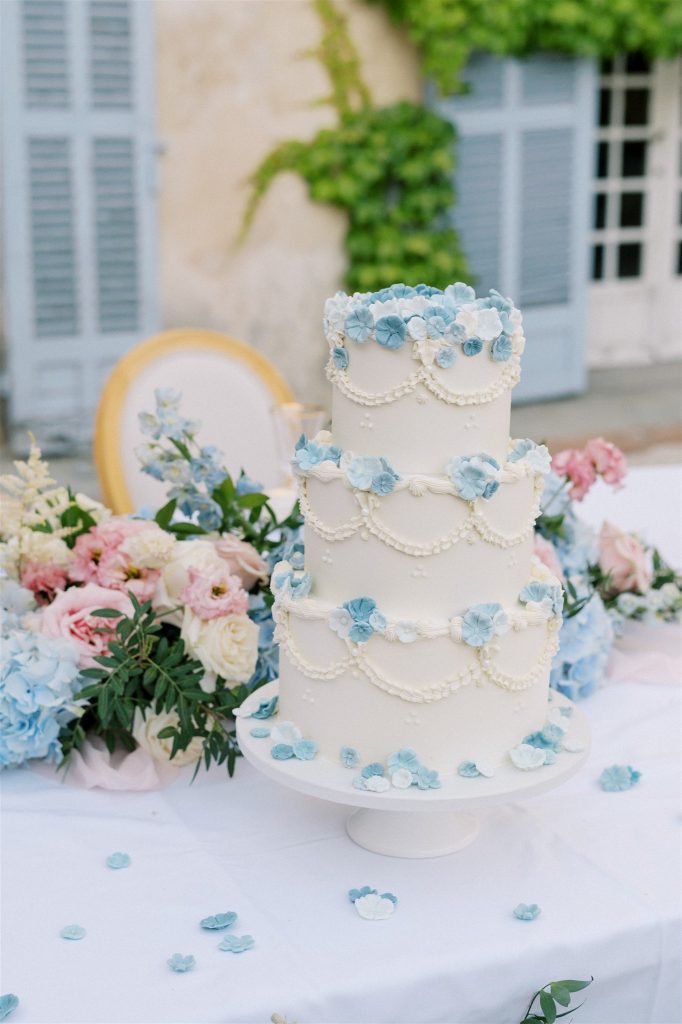 Wedding cake blanc et bleu