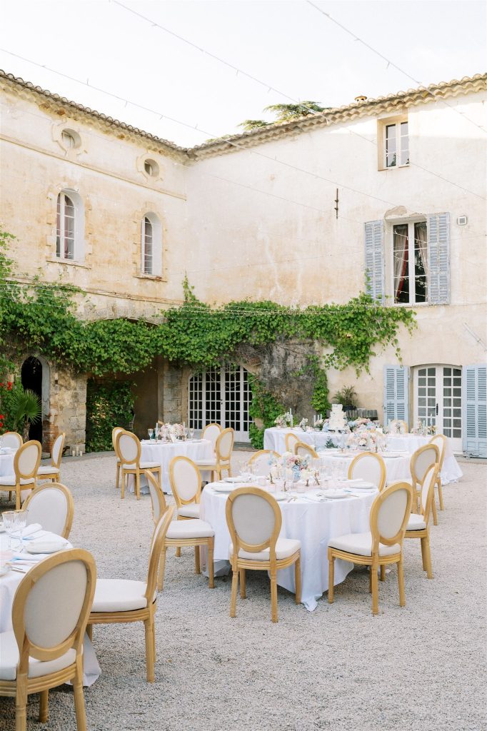 Diner en extérieur mariage en Provence